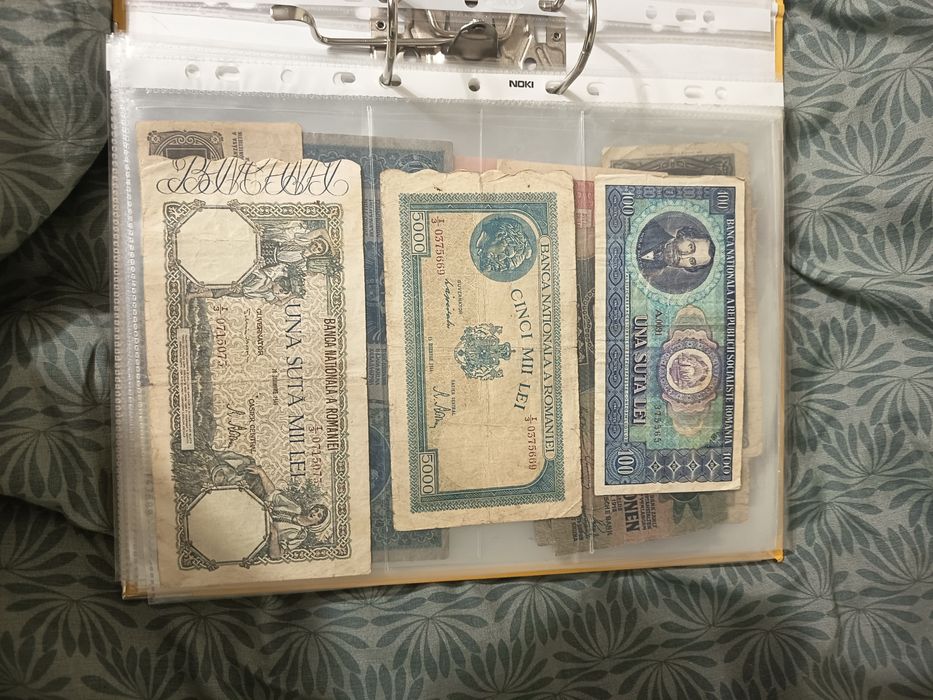 Bancnote vechi și noi