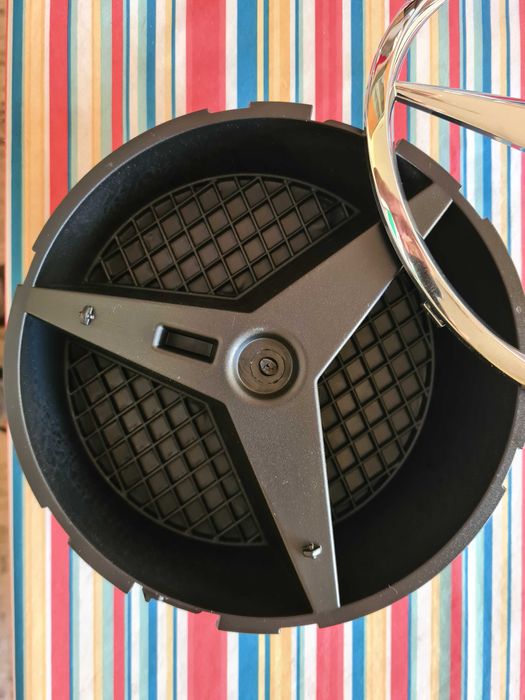 Лип вежди за мерцедес предна броня с 4 бр.лайсни,3D грил емблема