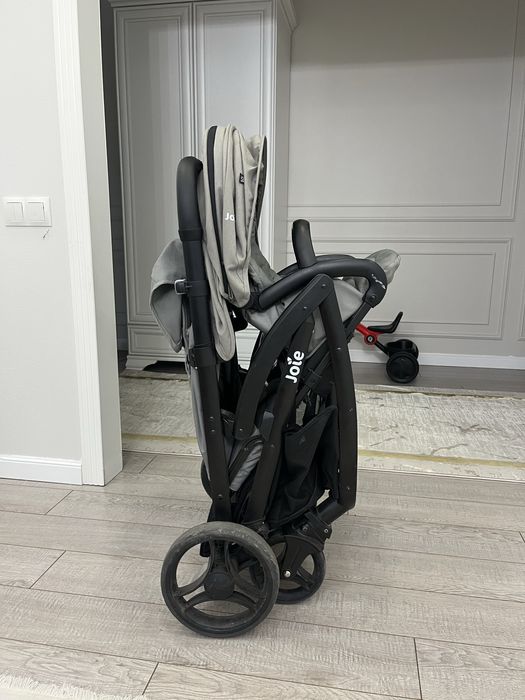 Коляска прогулочная Joie Evalite Duo.