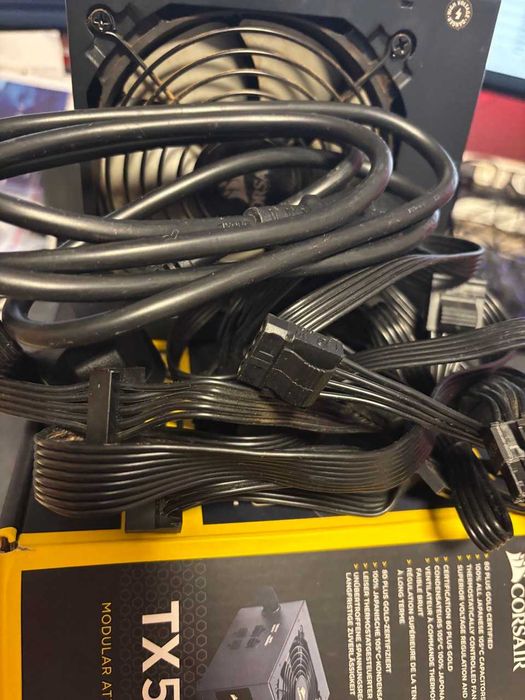 Sursa Corsair TX-M Series TX550M 550W semi-modulara 80+ Gold Eff. 90%