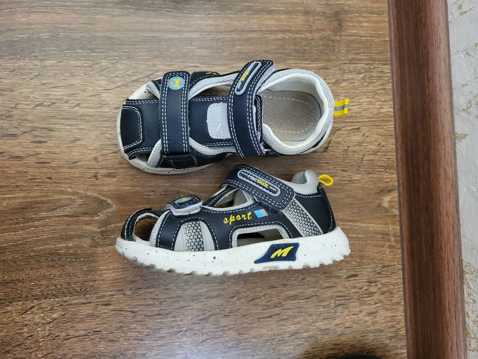 Продаются детские босоножки