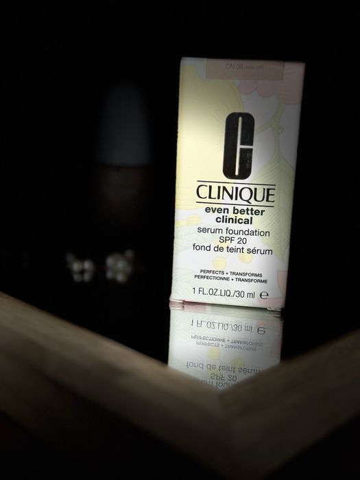 Фондютен на марката CLINIQUE