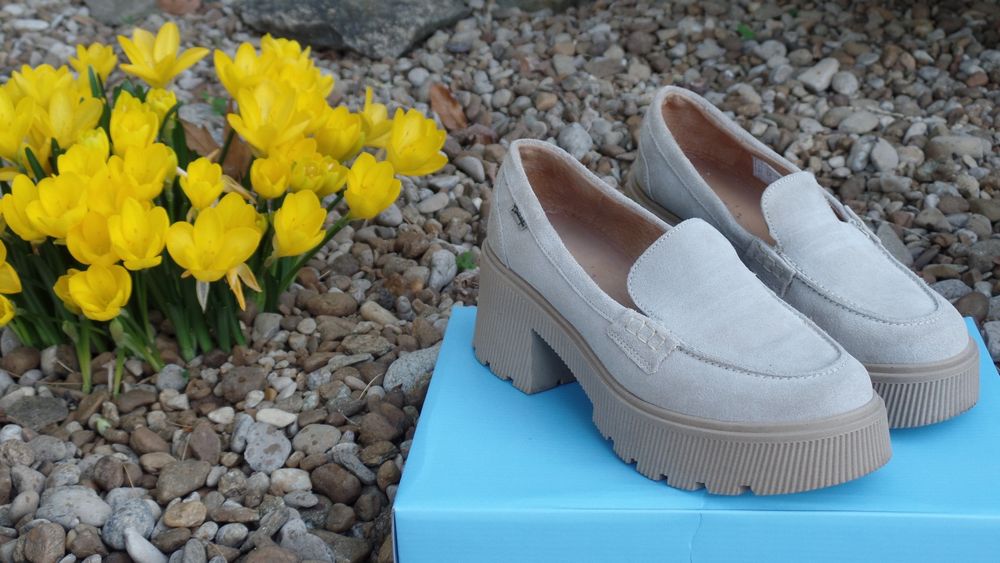 Дамски лоуфъри в бежов цвят, естествен велур