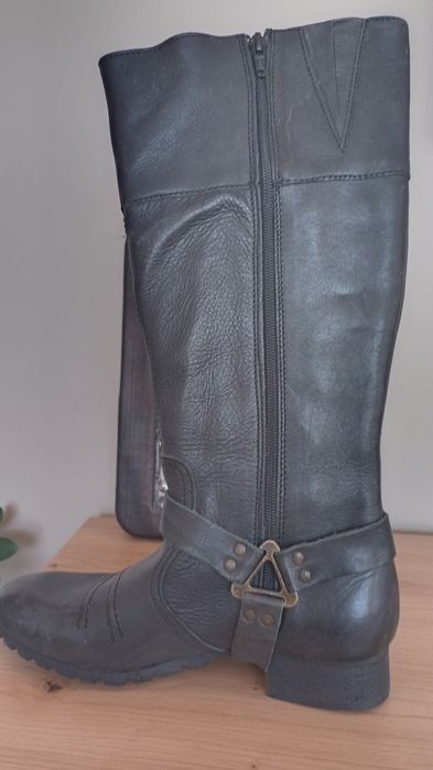 Кожени дамски ботуши за ценители. Последна бройка от модела.