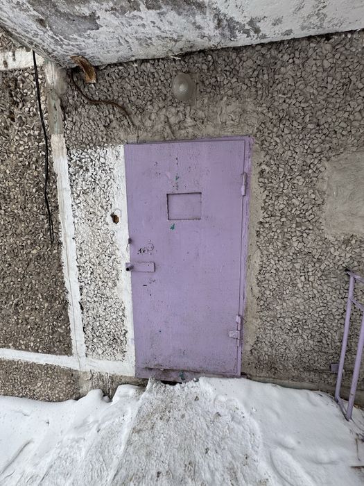 железный дверь..