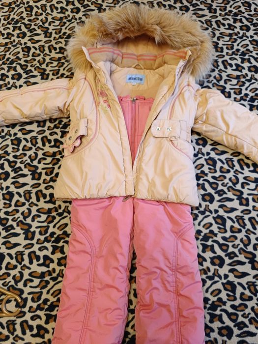 Продам зимние комбинезоны для девочки!