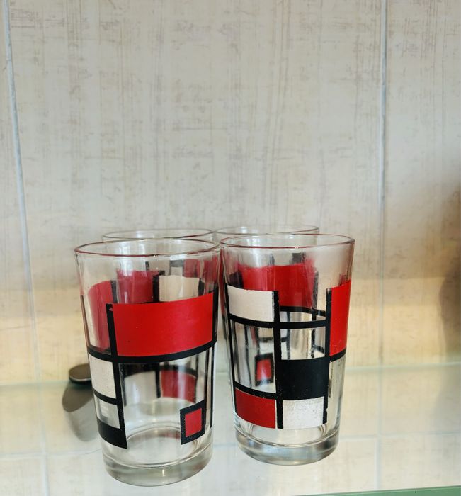 Продам вазы, бокалы, разную посуду