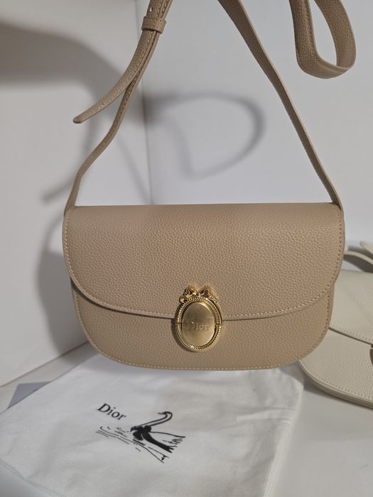 Налична чанта Dior Médaillon Beige