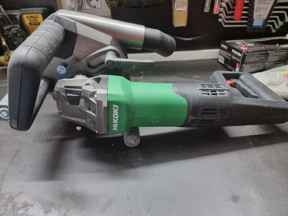 Masina de taiat caneluri