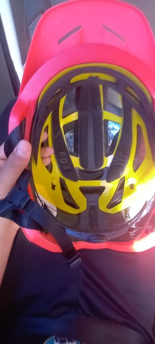 Vând cască fox speedframe