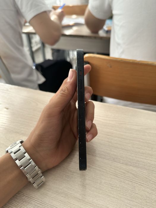 Обменяю айфон 13