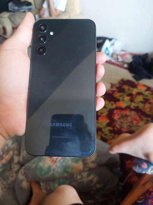 A24 sotiladi. Aybi yo‘q. Telga javob. 6 ga 128 GB xotira. Kor dok bor.