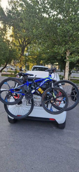 Велокрепление на заднюю дверь автомобиля