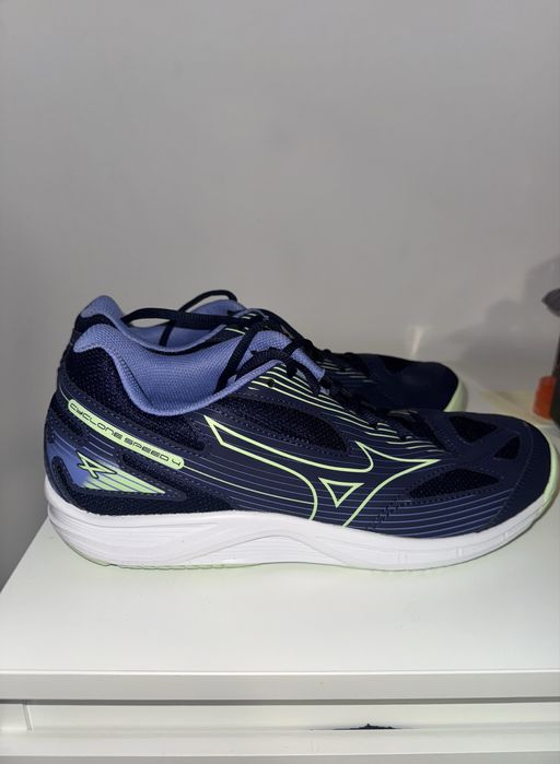 Vand adidasi Mizuno Cyclone Speed 4