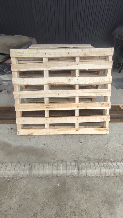 Поддоны продам 8 шт