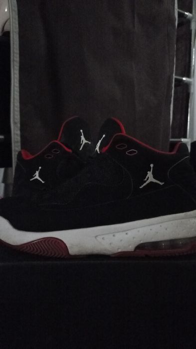 Vând jordan aura max 2