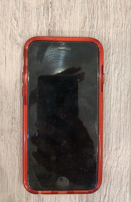 Продам iPhone SE 2 RED