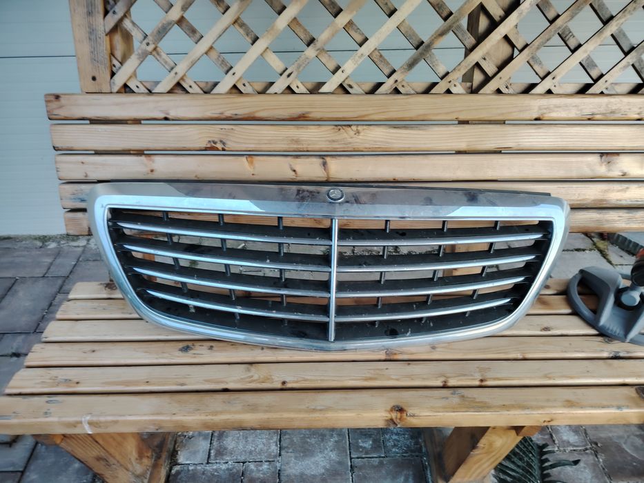 Vând grila Mercedes S și grila CLS