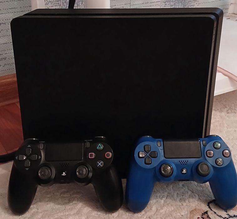 PS 4 Slim.           .