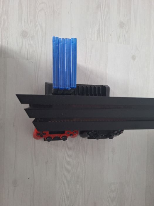 Playstation 4 Pro , 2 manete , state incarcare manete + joc gratis