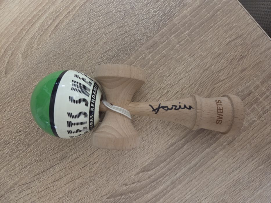 Kendama Sweets cu autografe