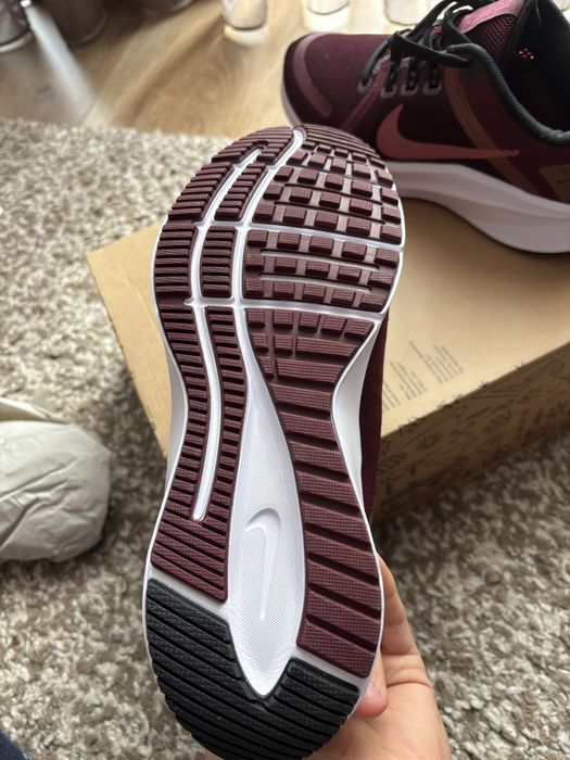 Adidasi Nike quest 4  40 si 38,5