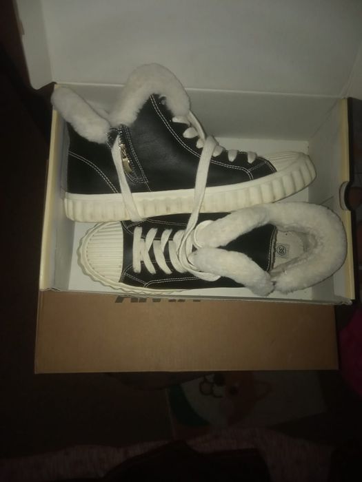 Продам кроссовки