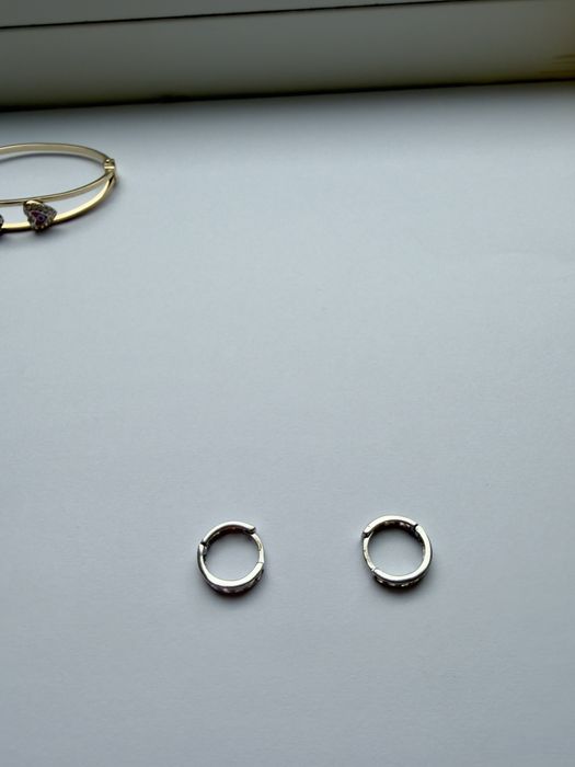 Vand cercei din aur nou alb de 14k 1,38 grame (500 lei / gram)