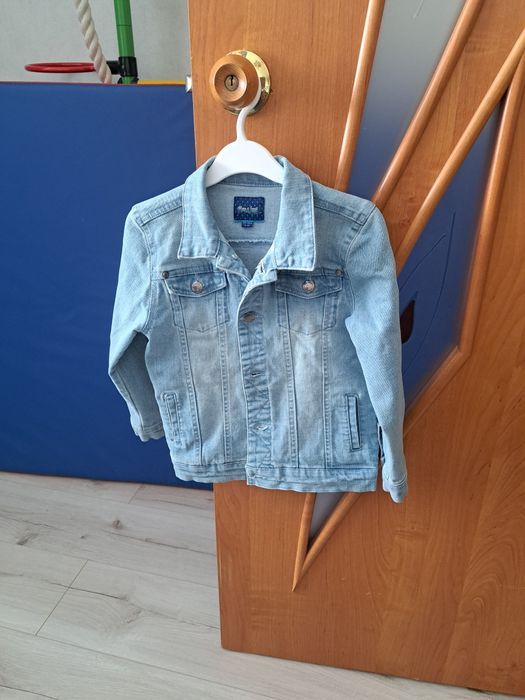 Продам джинсовку для мальчика на рост 110см.