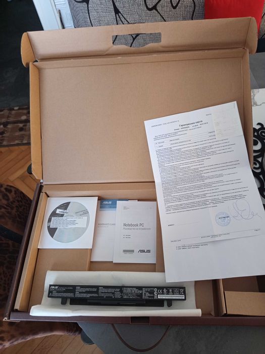 Продавам лаптоп Asus 15,6 инча.