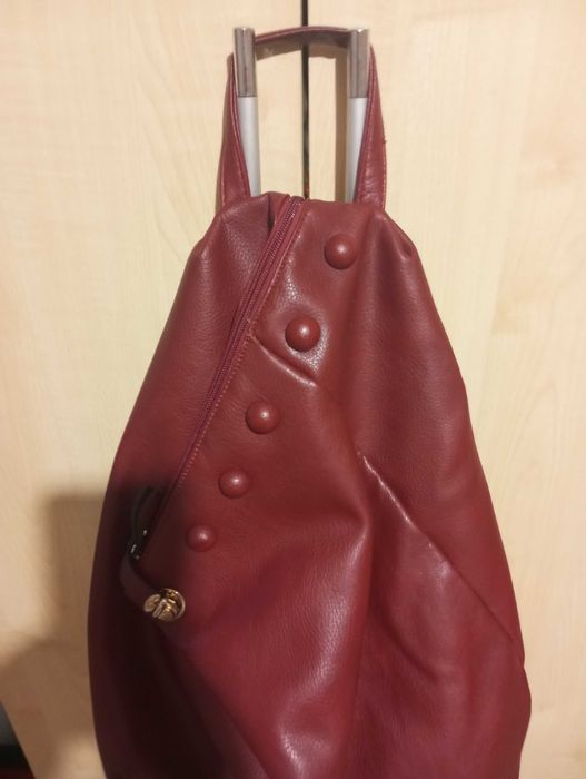 Кожена червена  раница