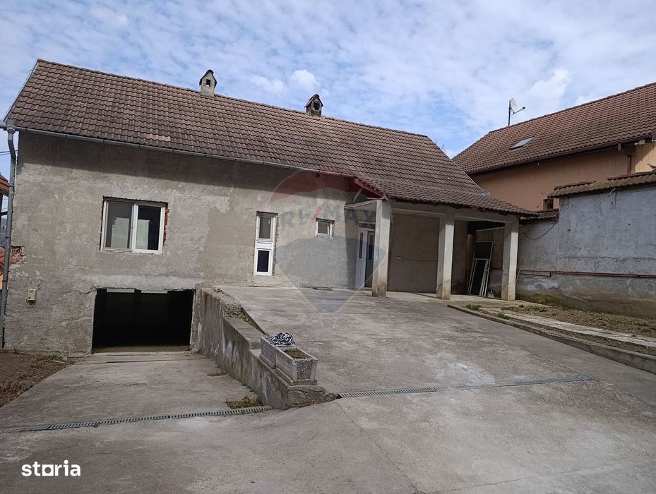 Investiție rară lângă Sighișoara – de vanzare casa lângă pădure și E60