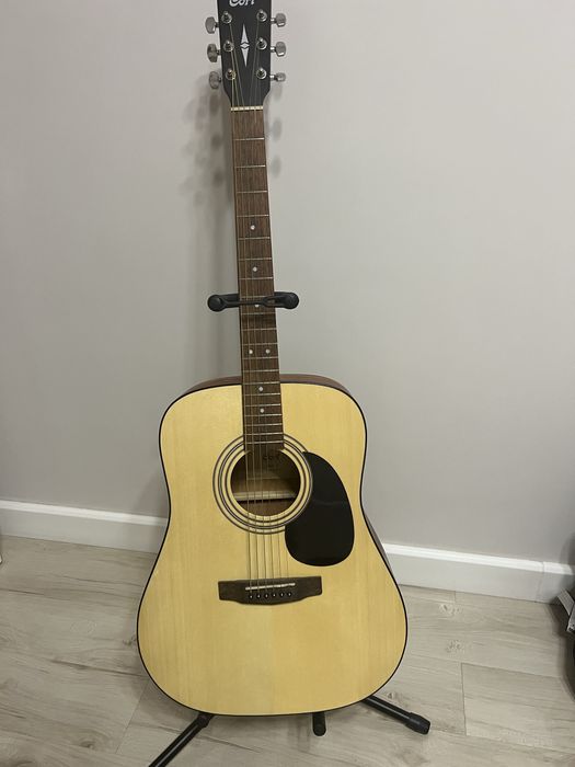 Гитара -новая акустическая