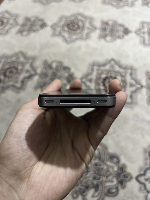 IPhone 4s ИДЕАЛ все родное вместе с зарядником