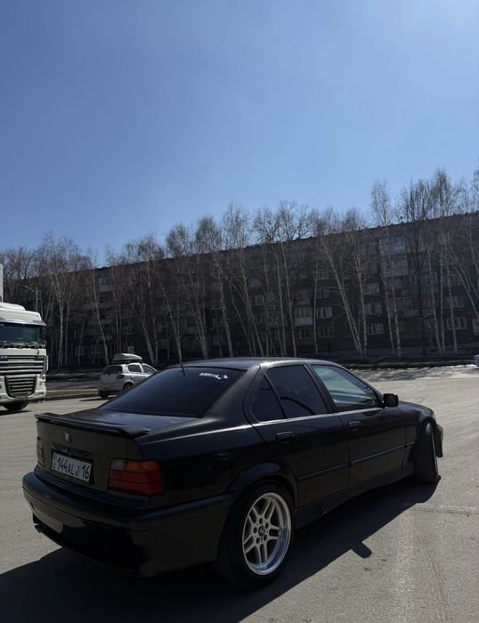 BMW 320 не бита не крашена