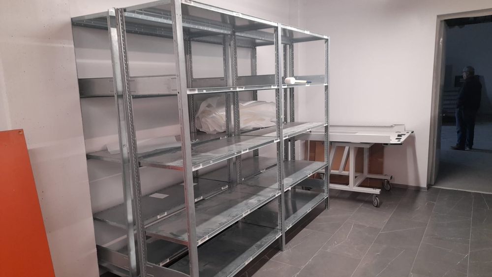 Rafturi zincate arhive si documente