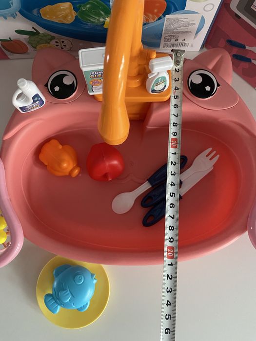 Детска мивка с течаща вода