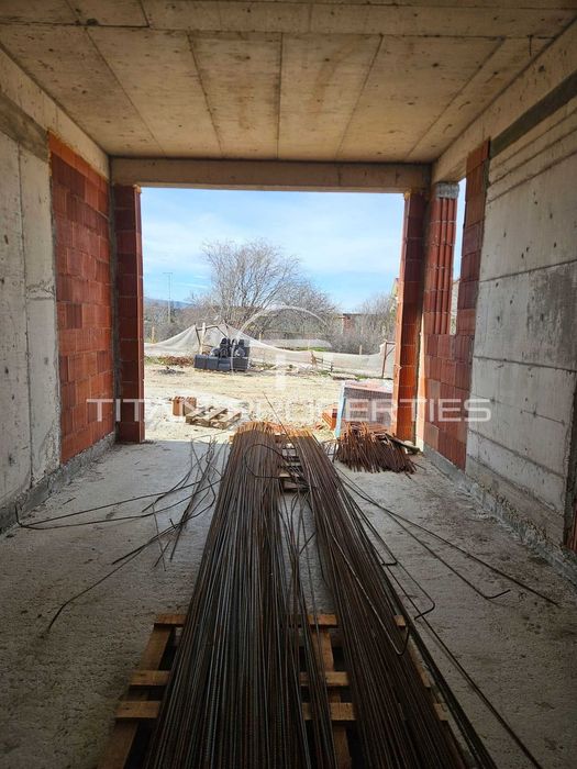 Двуетажна къща в Марково