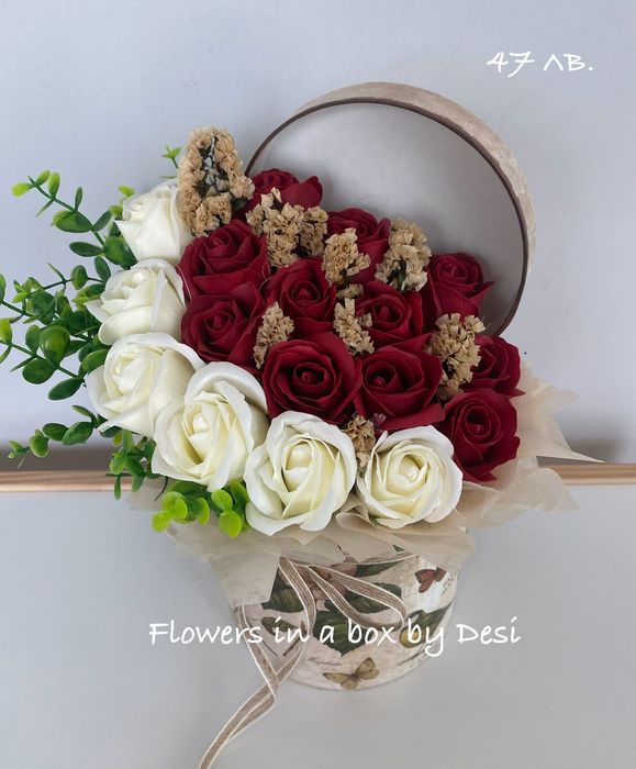 Аранжирани сапунени рози в кутии букет в кутия подарък цветя