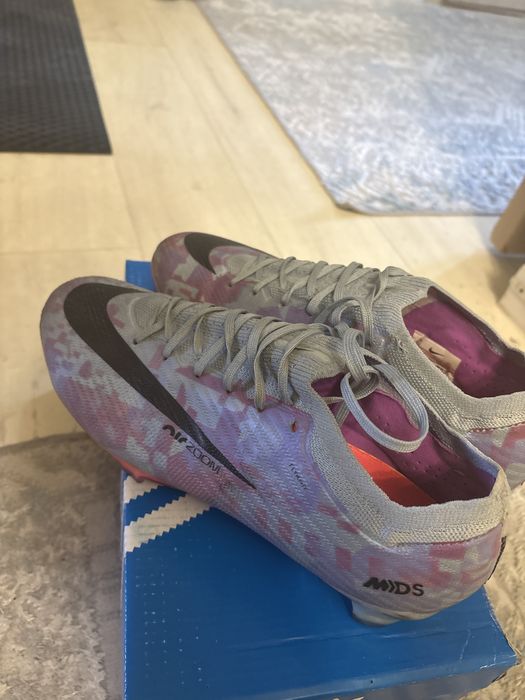 Футбольные бутсы