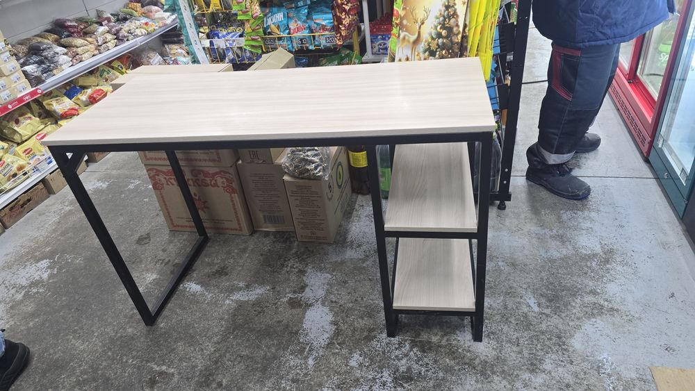 Продам крепкий стол