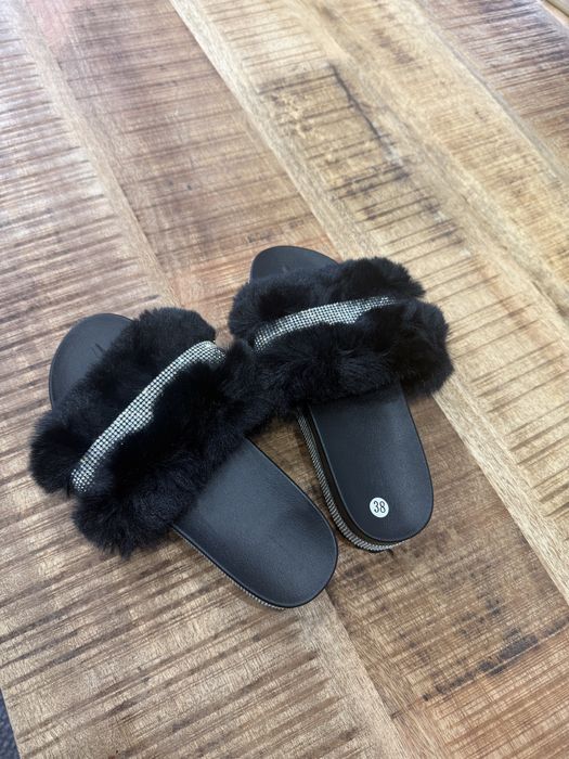 Papuci cu puf de dama