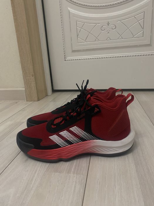 Кроссовки для спорта 43  размер