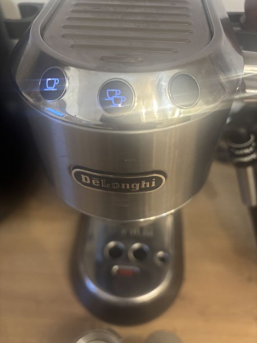 Espresor Delonghi Dedica si rasnita electrica