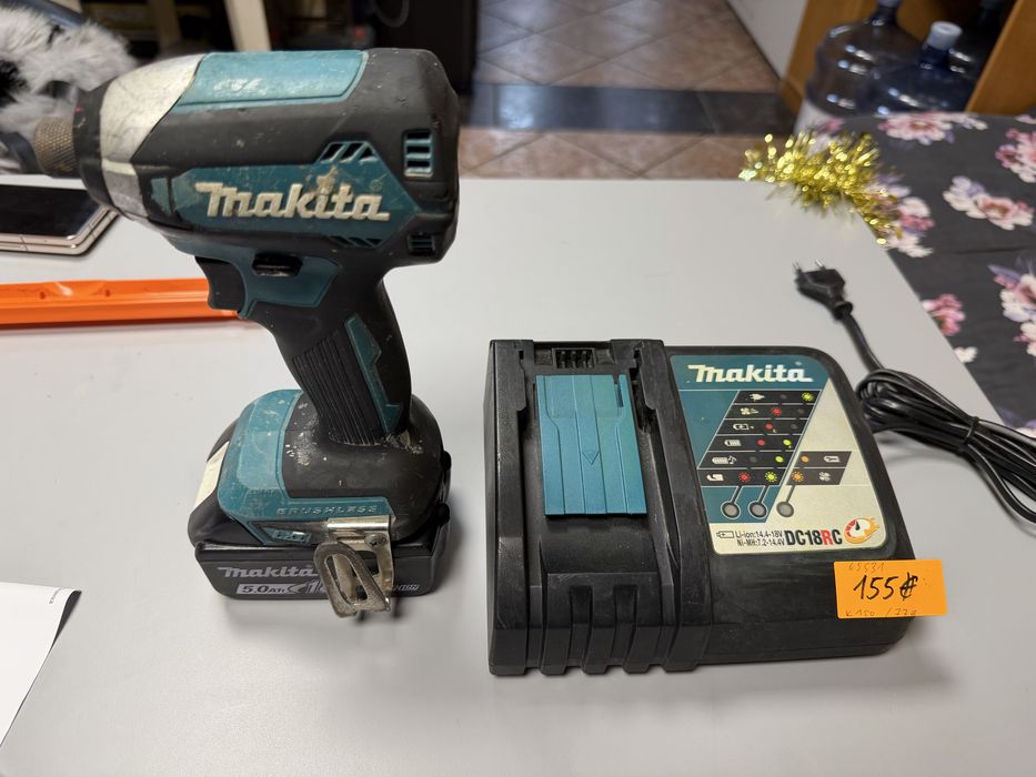 Комплект гайковерт Makita DTD153