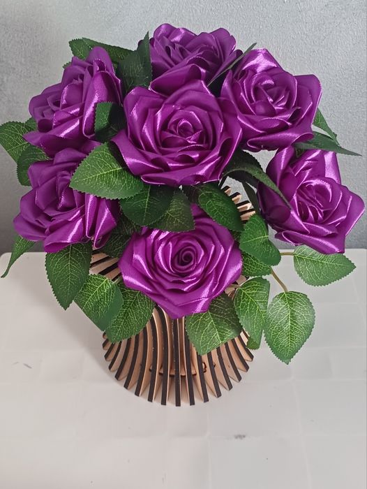 Aranjament trandafiri saten