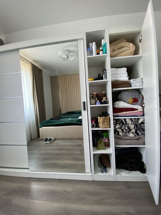 Dulap cu usi glisante si oglinda