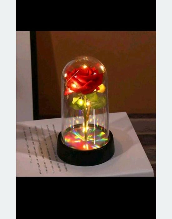 Роза в стъкленица с LED светлина