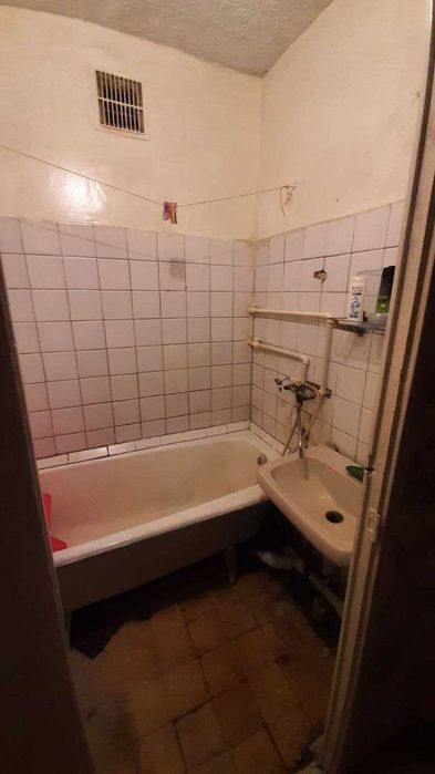 Юнусабад 10 кв  1в2-хона 1-этаж/4. Срочно