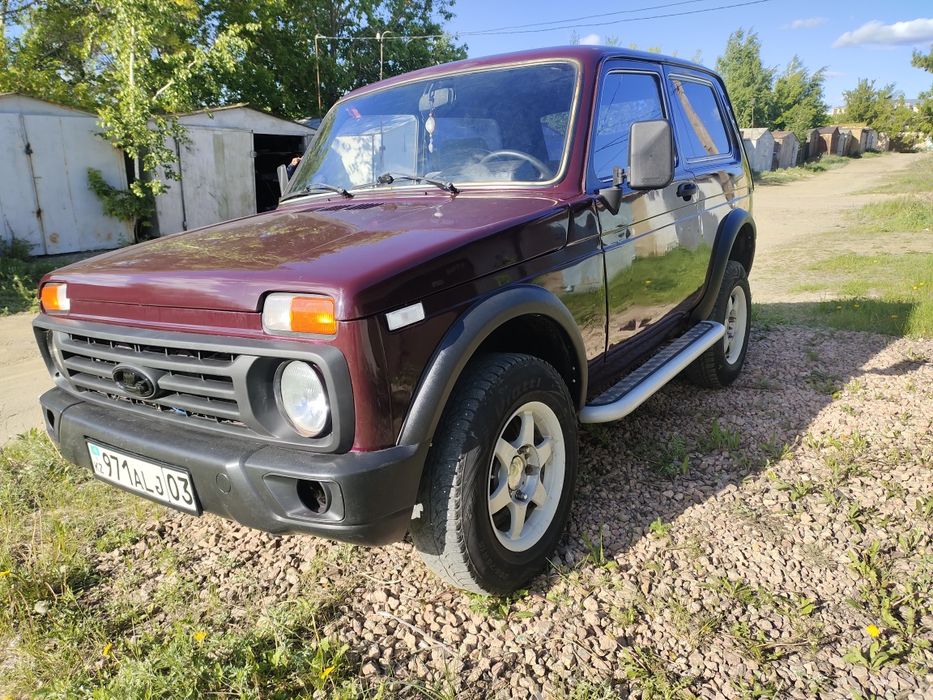 Автомобиль Нива21214